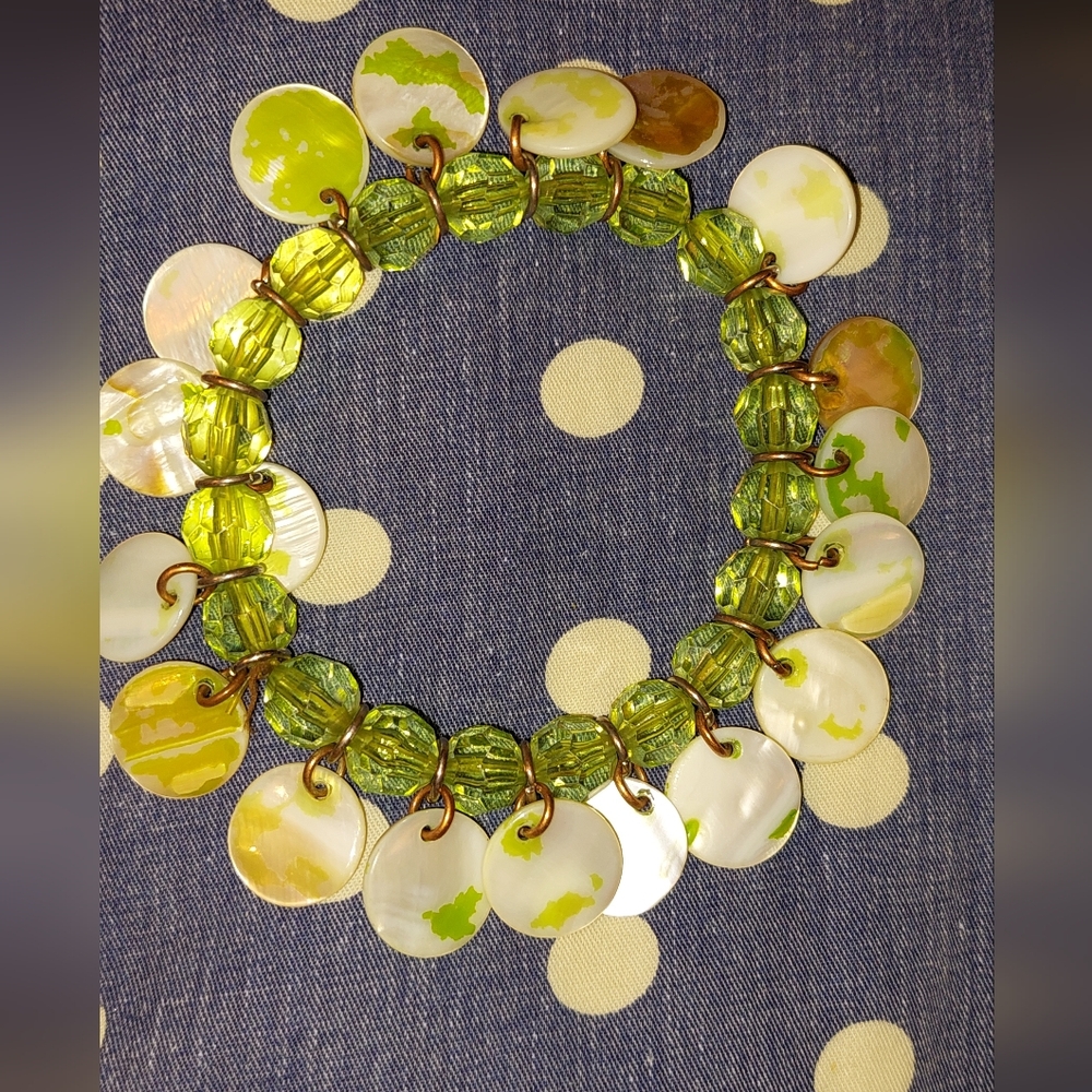 Green and White Beaded And Shell Bracelet - Picture 2 of 3